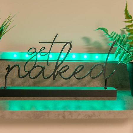 Luxe Maisonette- Parking, 4K Tvs, Leds, Local Snacks And More! バース エクステリア 写真