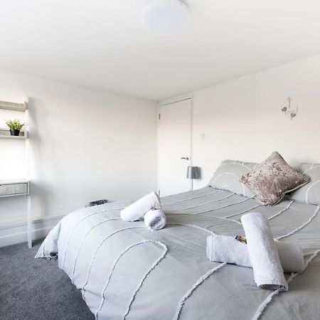 Luxe Maisonette- Parking, 4K Tvs, Leds, Local Snacks And More! バース エクステリア 写真