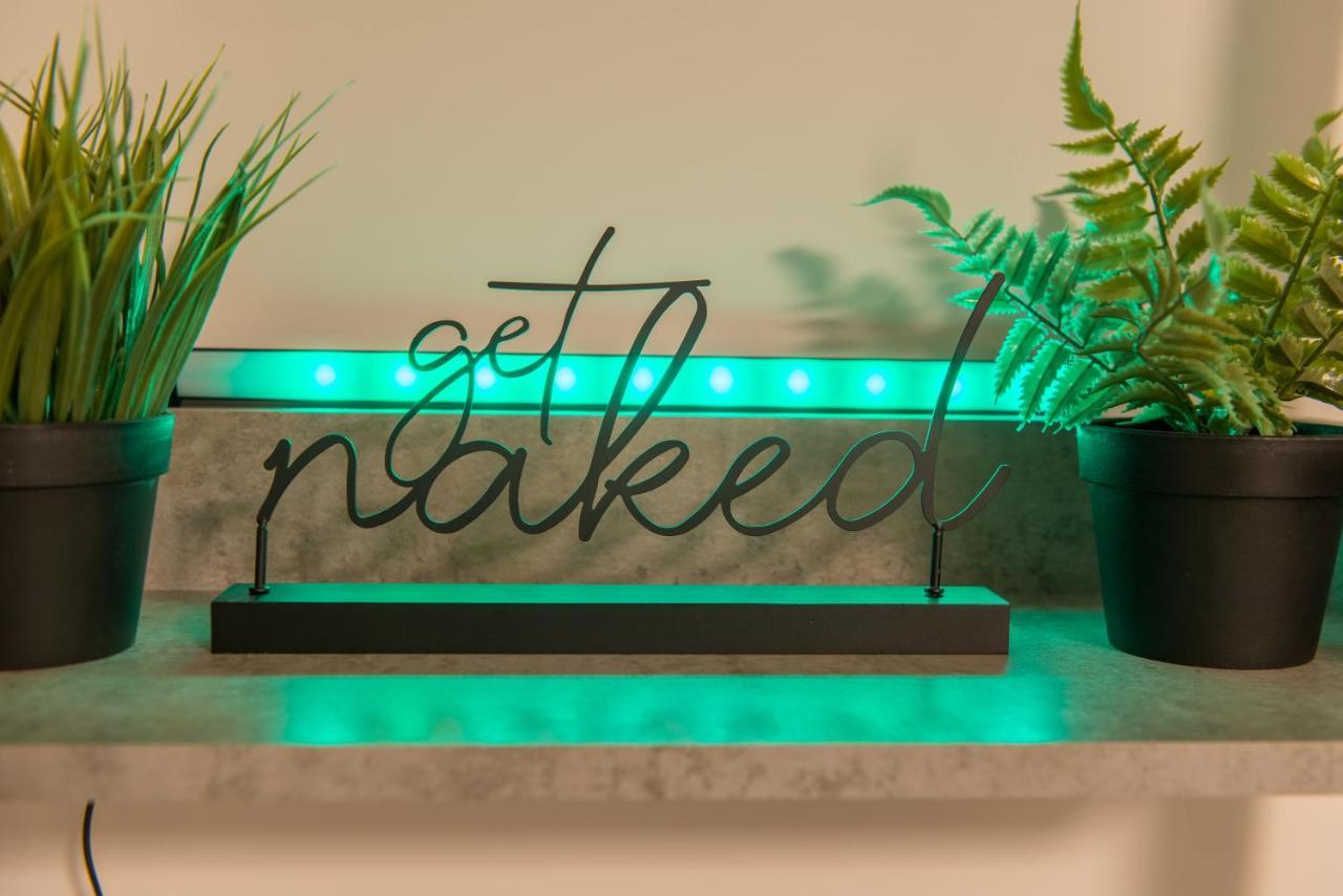 Luxe Maisonette- Parking, 4K Tvs, Leds, Local Snacks And More! バース エクステリア 写真