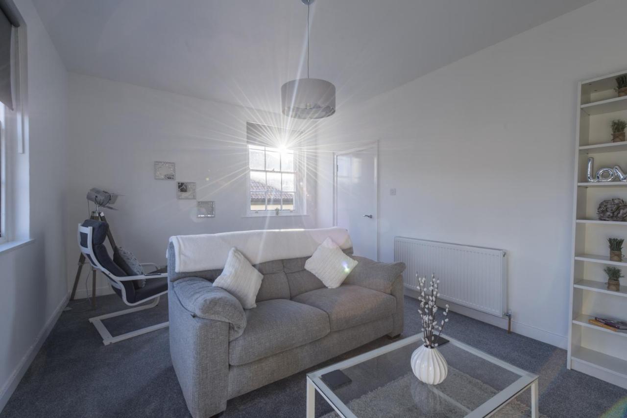 Luxe Maisonette- Parking, 4K Tvs, Leds, Local Snacks And More! バース エクステリア 写真