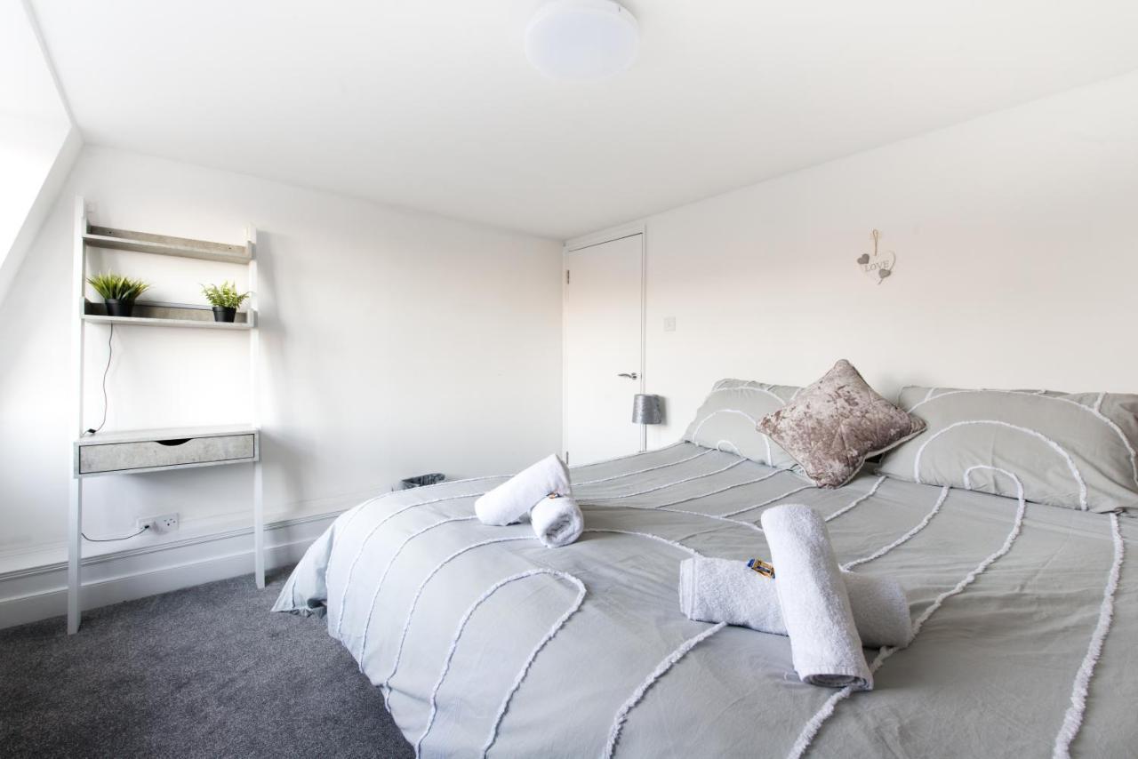 Luxe Maisonette- Parking, 4K Tvs, Leds, Local Snacks And More! バース エクステリア 写真